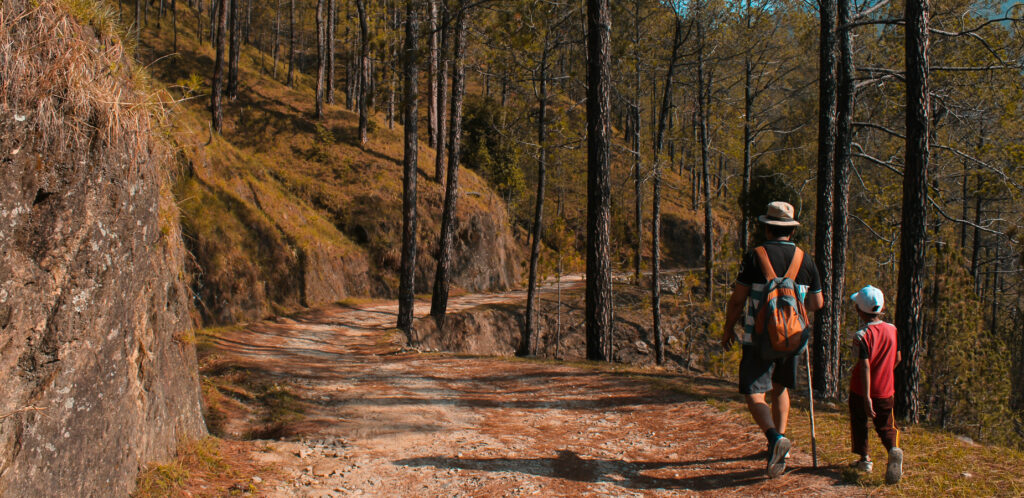hiking treking experience (1850 x 900)